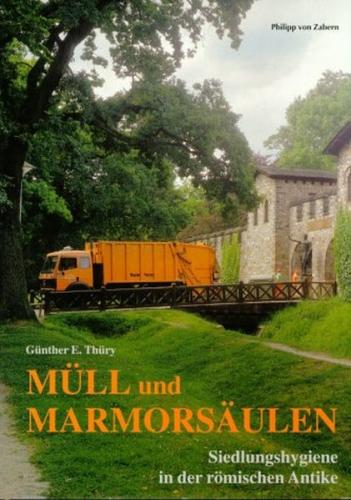 Müll und Marmorsäulen 