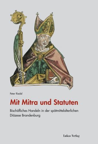 Mit Mitra und Statuten 