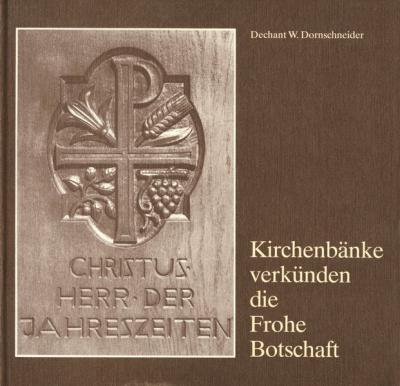 Kirchenbänke verkünden die Frohe Botschaft 
