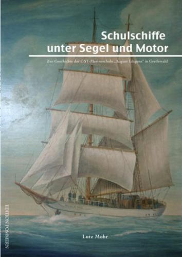 Schulschiffe unter Segel und Motor 